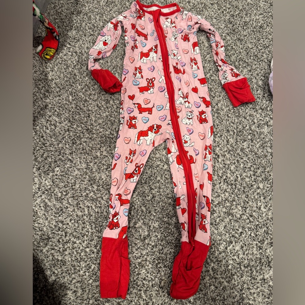 Little sleepies valentines pups. Size 12-18m
